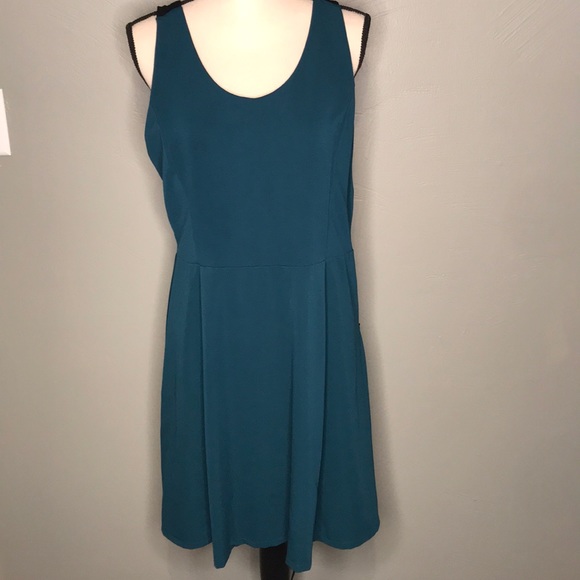 Noir open back party dress - Picture 3 of 9